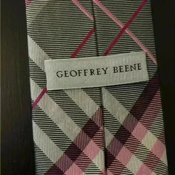 Geoffrey Beene Pure Silk Grey Purple Pink Plaid Men’s Neck Tie - Picture 3 of 5